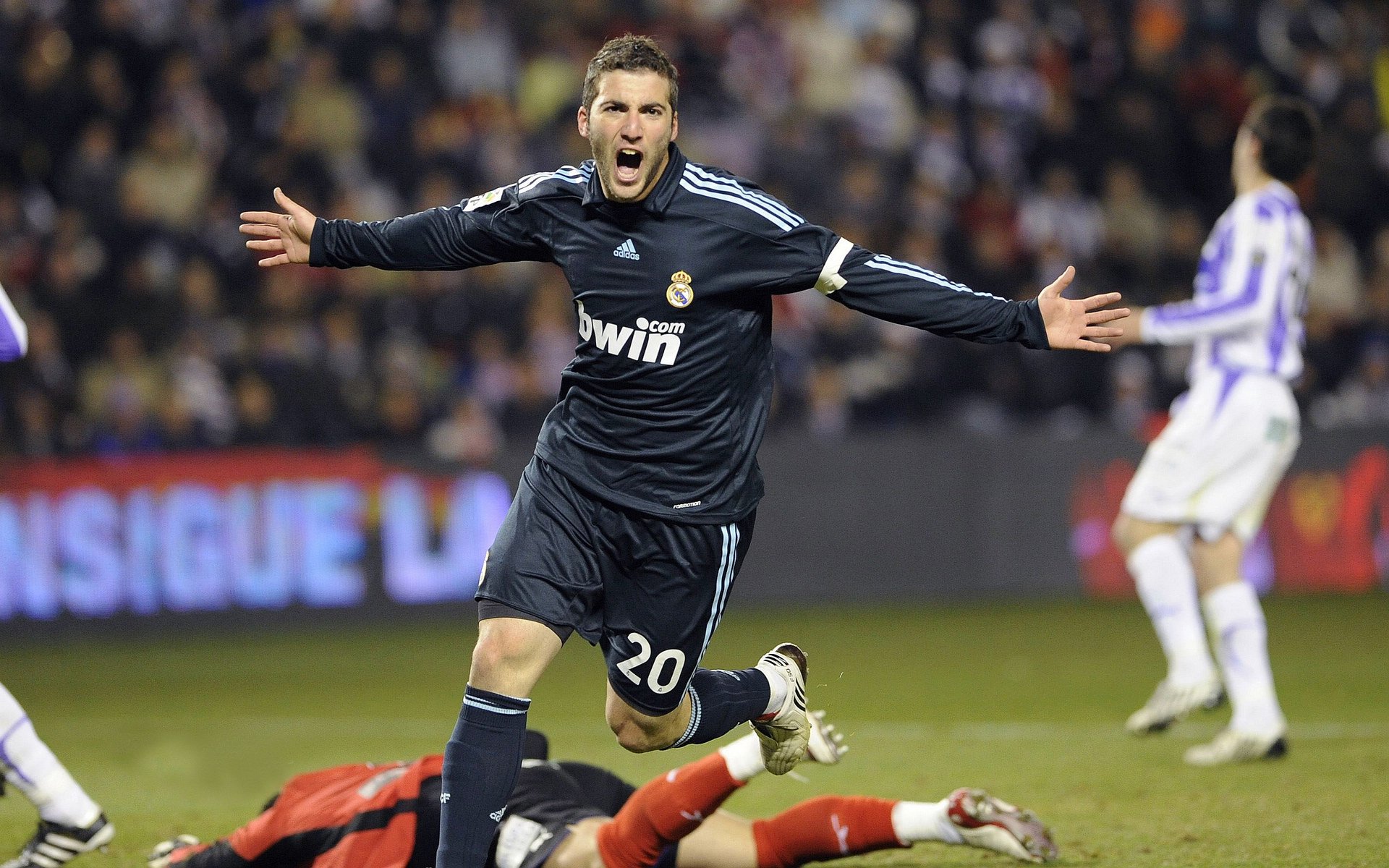 赛前冲刺：车手们的赛日准备全纪录，赛车手比赛前应该做什么