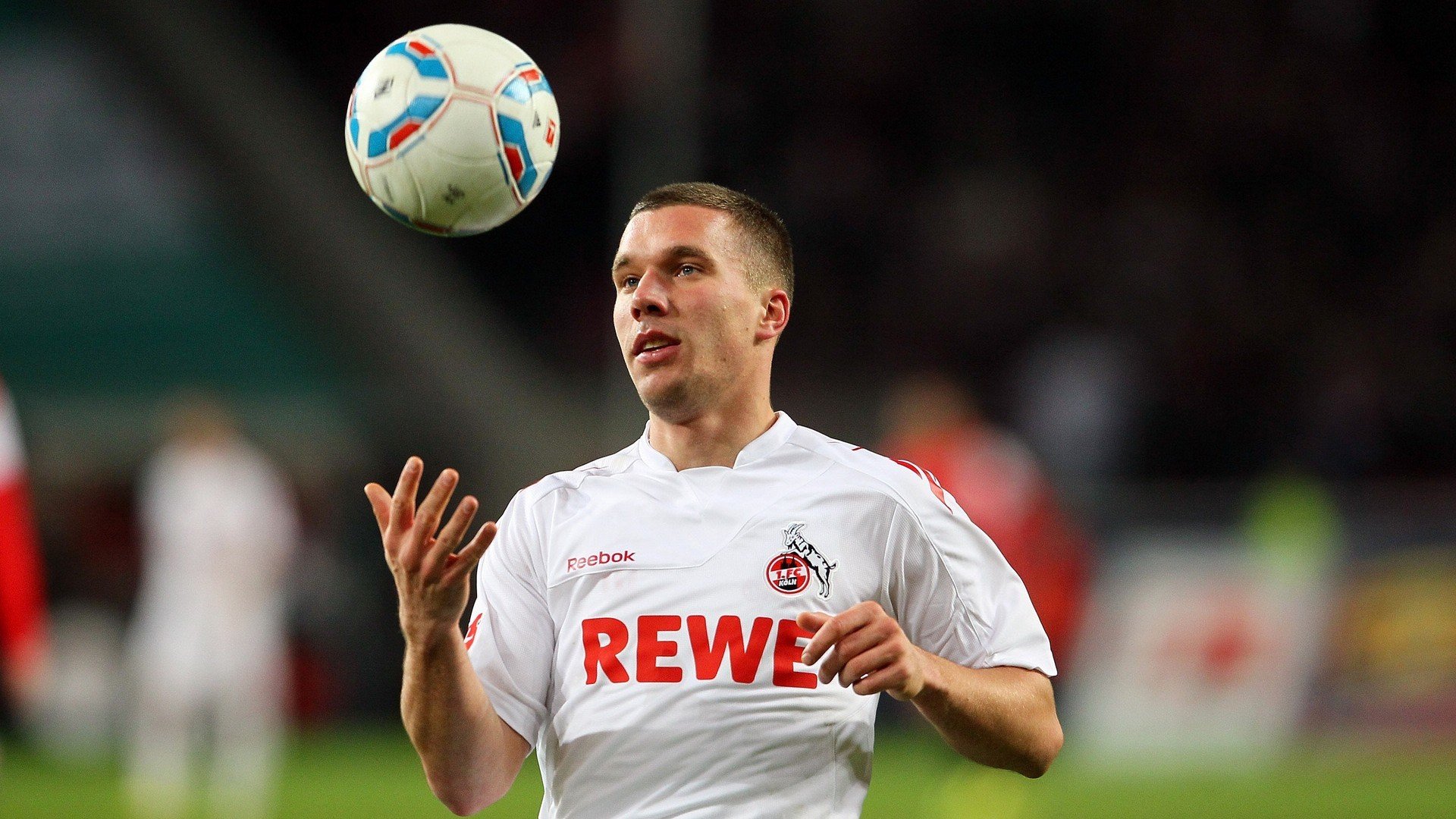 九游下载中心-拜仁慕尼黑新赛季引进多位巨星战术调整，拜仁慕尼黑本赛季主力阵容