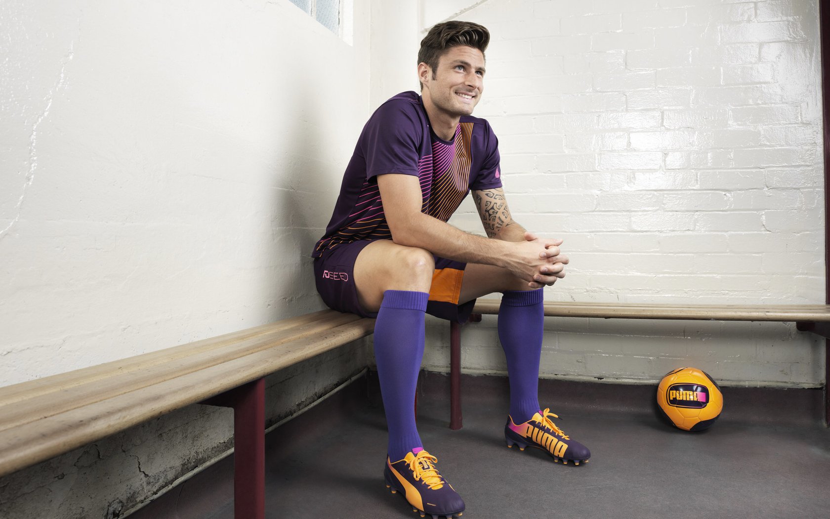 九游网页版官网-青年才俊破局：新生代球员如何改变足球格局？，新生代足球运动员